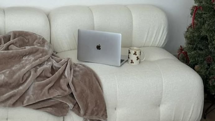 INDOORPLUS|お客様投稿(【ソファ】クリーム色おしゃれ 選べる3素材)