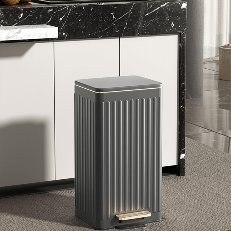 【ゴミ箱】ペダル付き スタイリッシュ