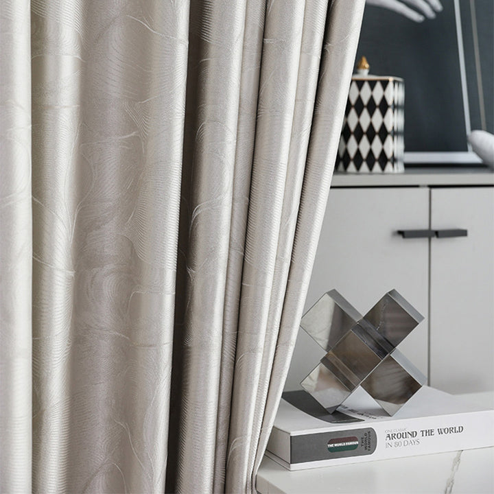 【ドレープカーテン】贅沢感 銀白色 カーテンの細部画像 シルバー(柄付け) ポリエステル100% 遮光1級