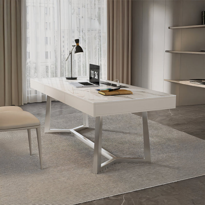 【デスク】クリームトーン 洗練 清潔感