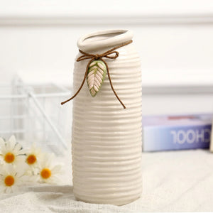 カラー: 白い陶器の花瓶25㎝
