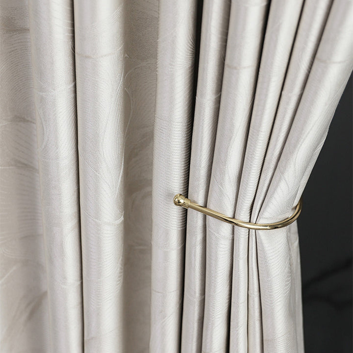 【ドレープカーテン】贅沢感 銀白色 カーテンの細部画像 シルバー（柄付け） ポリエステル100％ 遮光1級